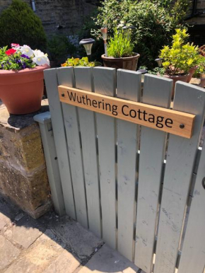 Wuthering Cottage - Central, Stylish, Cosy, Comfy